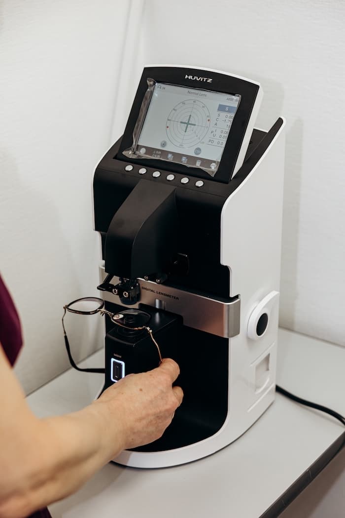 Підбір та виготовлення окулярів